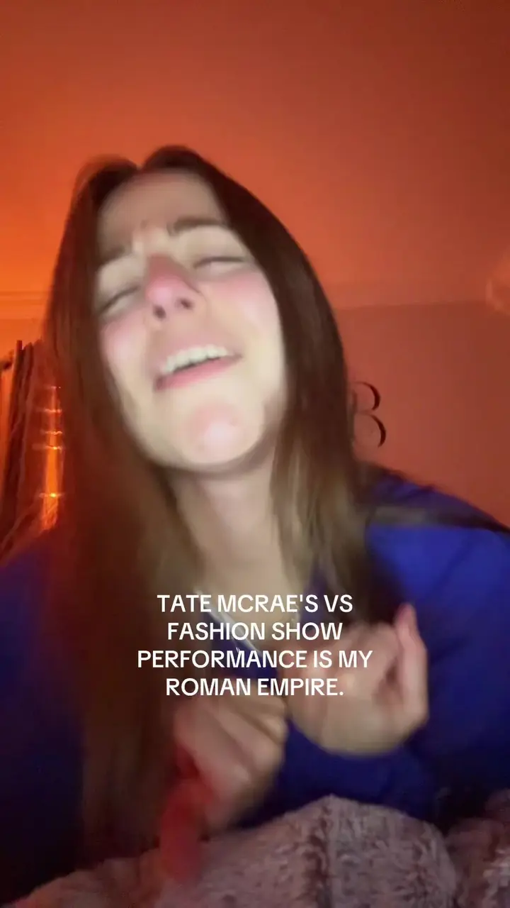 Fans lip-sync to Tate McRae’s Housewife
